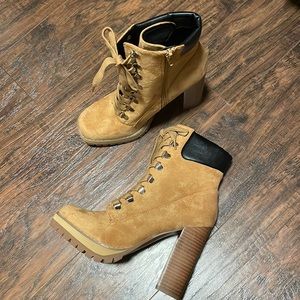 Brand new  BRECCAN STEVE MADDEN BOOTIES. Size 8.5